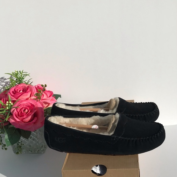 UGG Scallop Moc - Picture 7 of 11